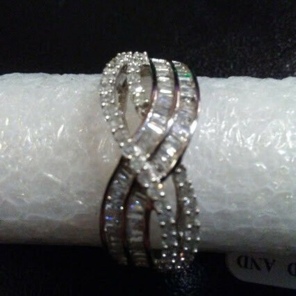 10k Plumb W. G. Diamonds Cross Over Band Ring 8 - Picture 3 of 12
